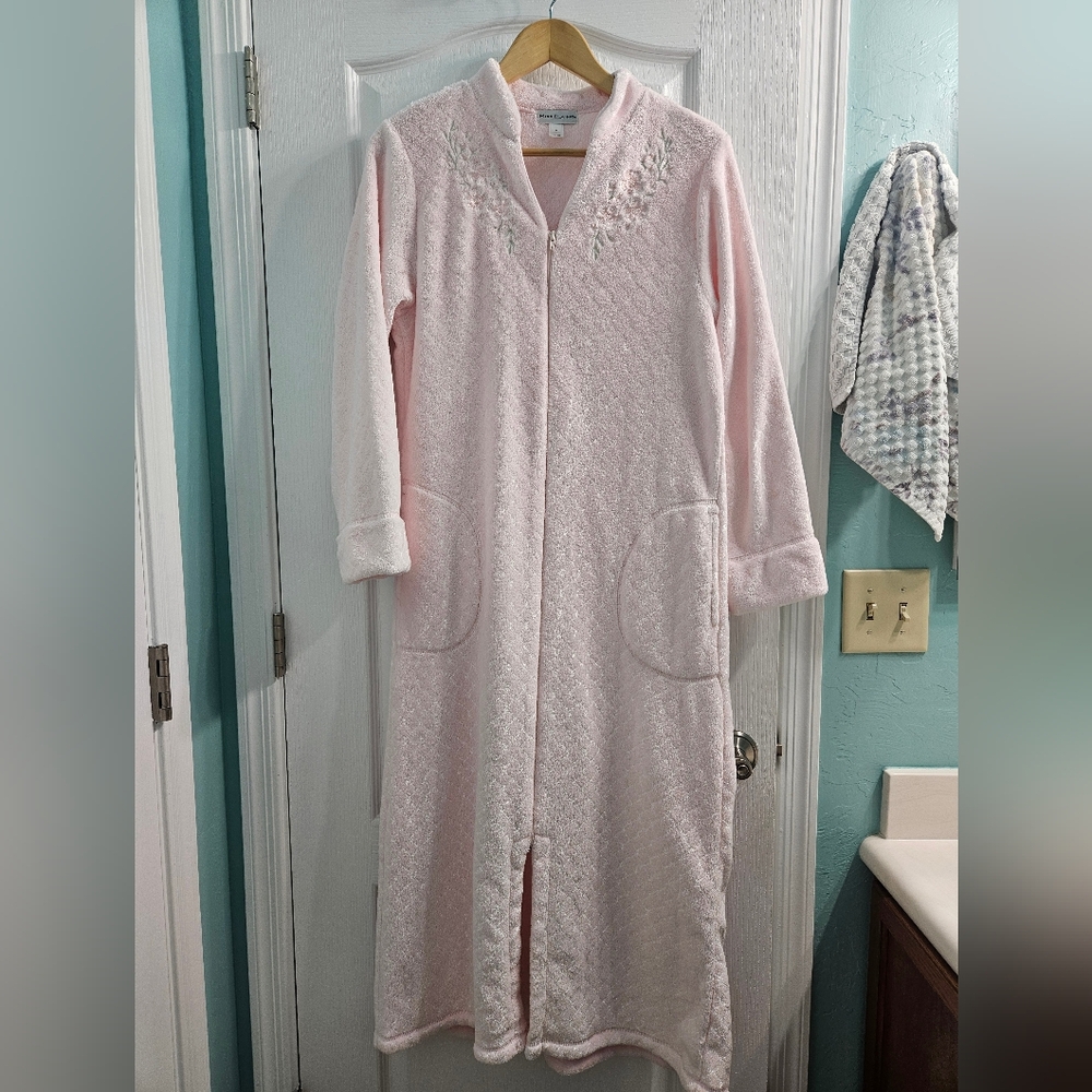 Miss Elaine Light Pink Quilted knee-length Tassel Zip Robe/House Coat, Size S